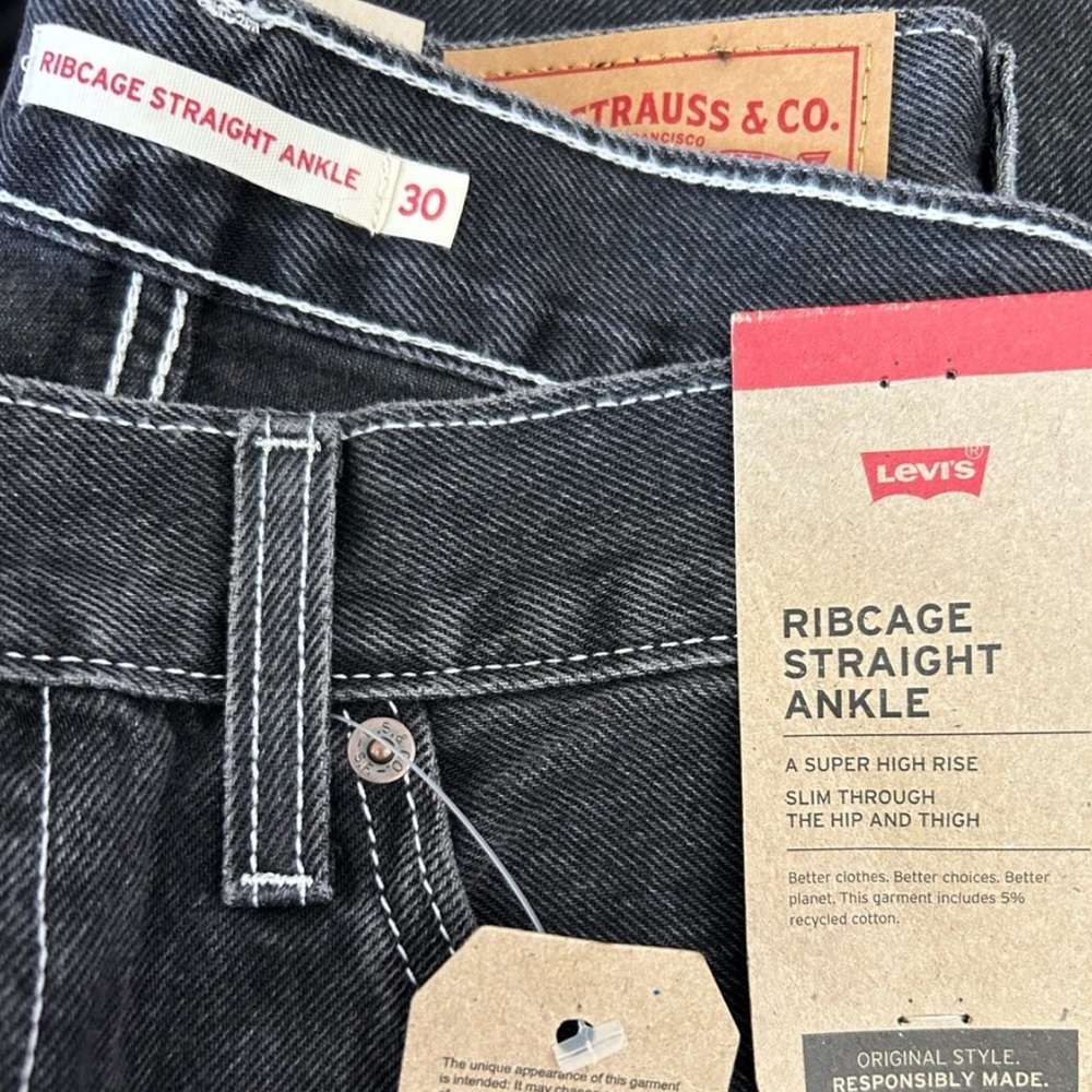 NWT Levi's Women's Ribcage Straight Ankle Jeans Distressed Black Size 30 x 27 - Picture 5 of 9